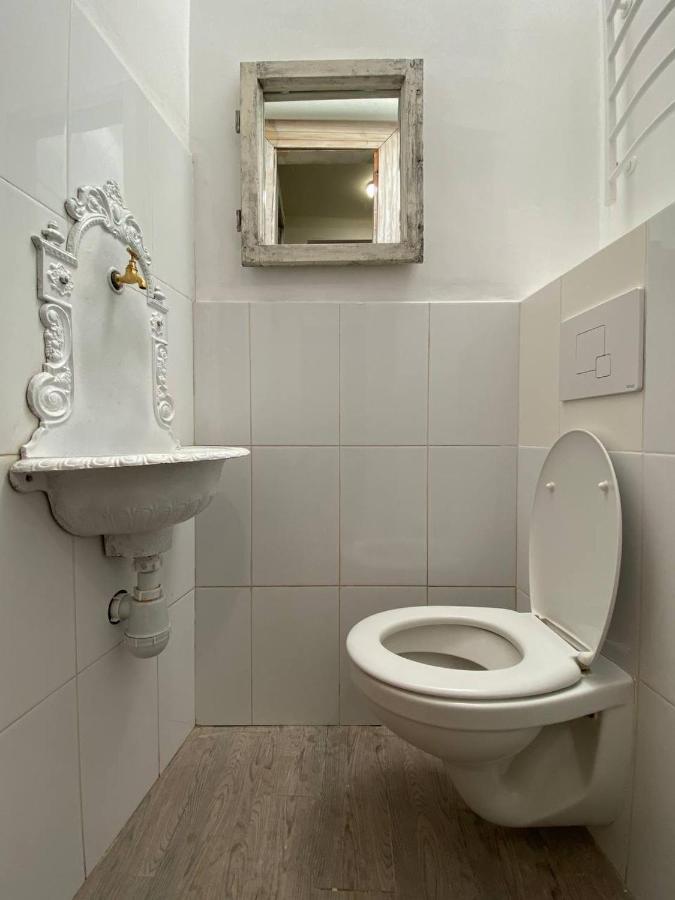 Багатомісні Апартаменти На Арсенальній Lviv Exterior photo